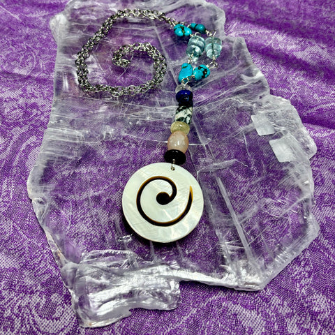Chakra Māori Swirl Mother of Pearl Pendant Gemstone Necklace