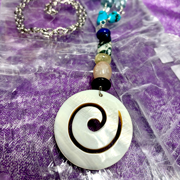 Chakra Māori Swirl Mother of Pearl Pendant Gemstone Necklace