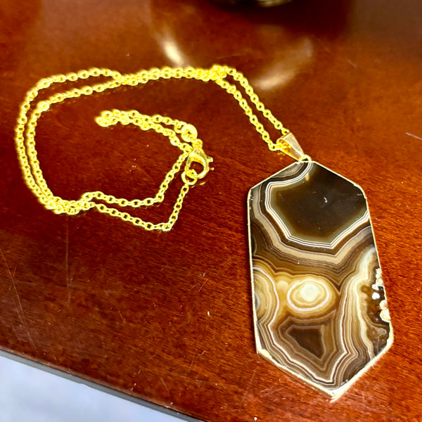 Slab Agate and Gold Plated Pendant Necklace