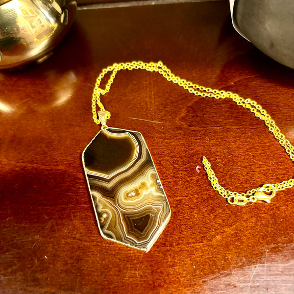 Slab Agate and Gold Plated Pendant Necklace