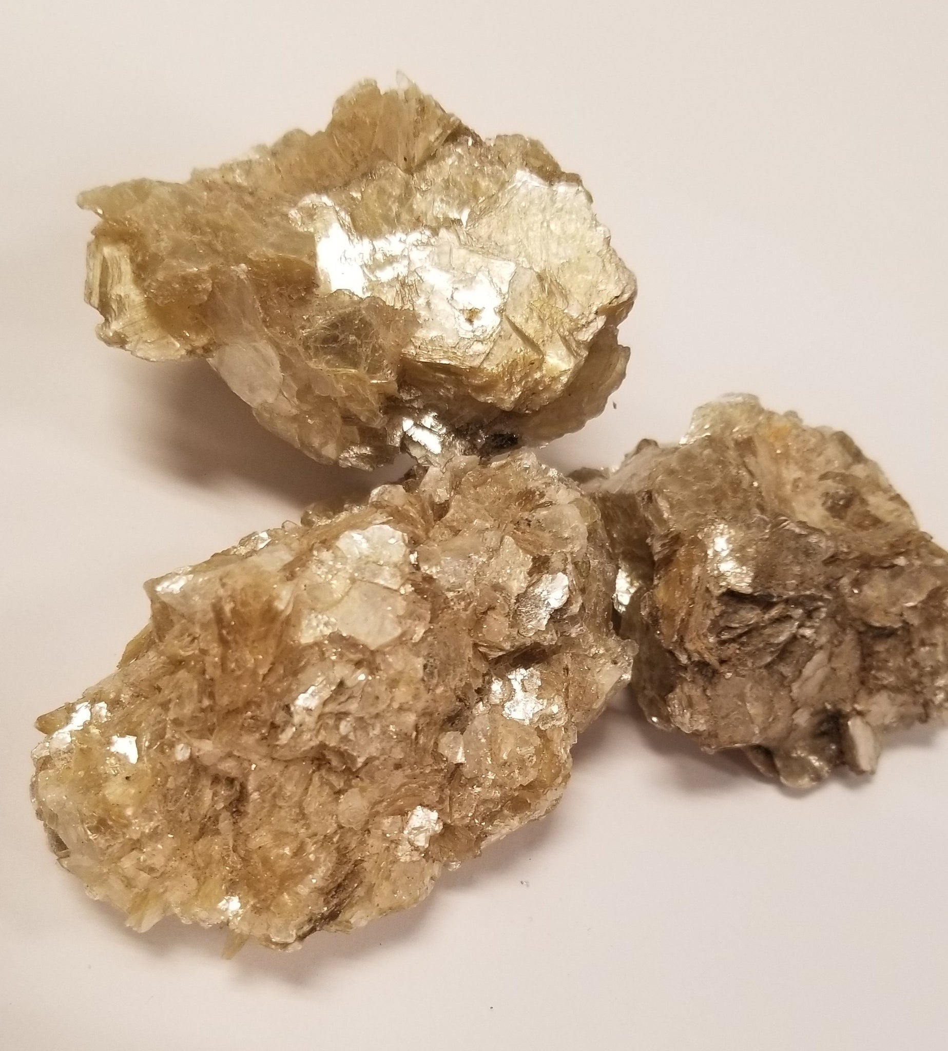 Golden mica freeform 2 inch natural stone