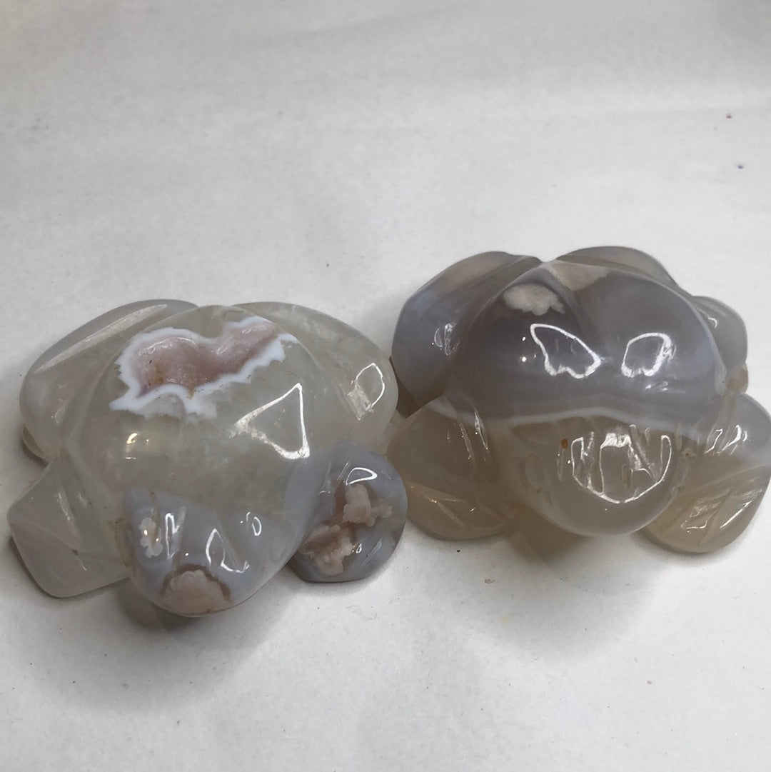 Flower agate frog Carving 3 inches