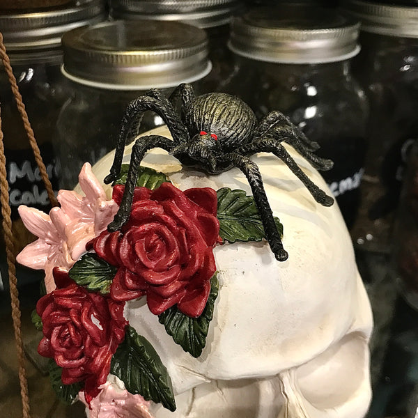 Spider Topped Pearl Finish Skull