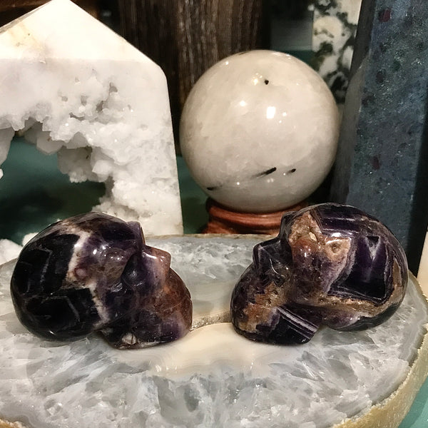 Chevron Amethyst 1.5 Inch Skull Carving